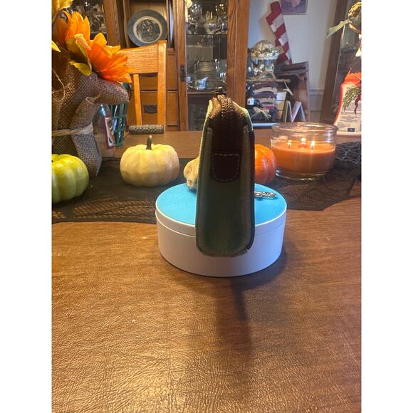 Dooney & Bourke Mint Green ID Holder/ Coin Wallet Women’s EUC - Picture 4 of 6